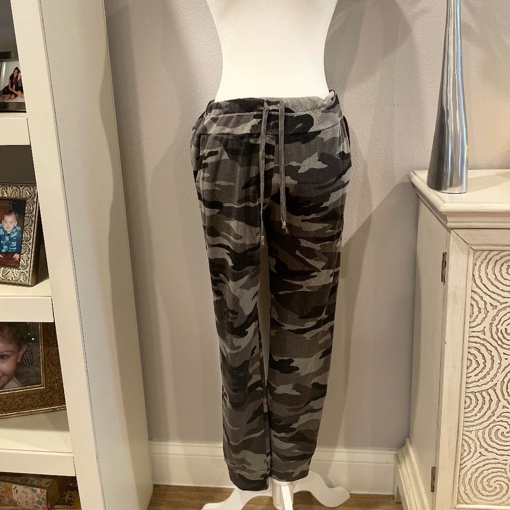Chelsea Sky Camouflage Jogger Sweatpants (Splendid)